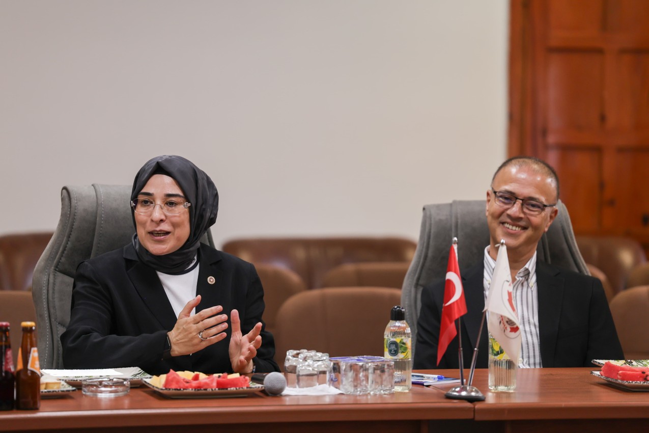 Şanlıurfa Ak Parti Milletvekili Cevahir Asuman YAZMACI Siverek Ticaret ve Sanayi Odası’na ziyarette bulundu