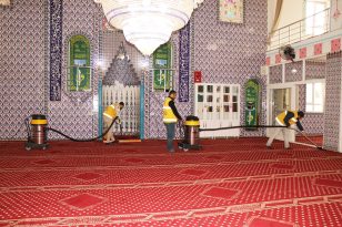HALİLİYE’DE RAMAZAN ÖNCESİ CAMİLERDE TEMİZLİK SEFERBERLİĞİ
