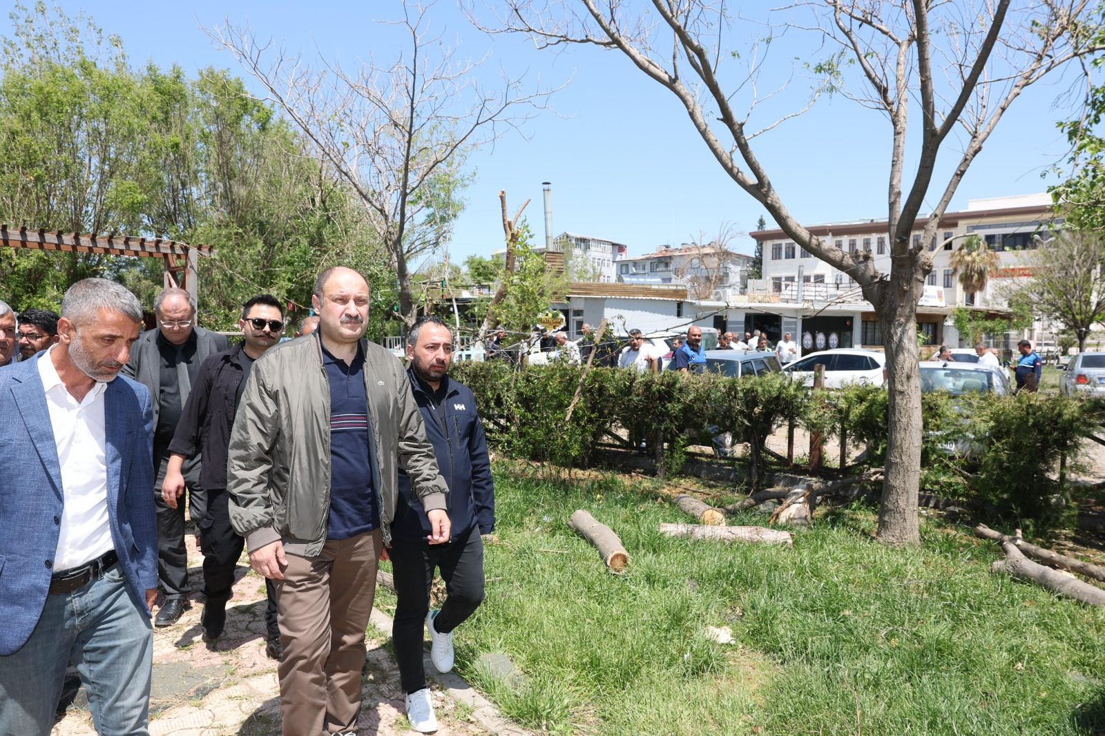 BAŞKAN GÜLPINAR, BİRECİK’TE ESNAFI VE VATANDAŞLARI ZİYARET ETTİ