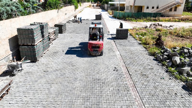 HARRAN’DA KIŞ ÖNCESİ ÜSTYAPI ATAĞI: İLÇE MERKEZİNDE PARKE TAŞI ÇALIŞMALARI TAMAMLANDI